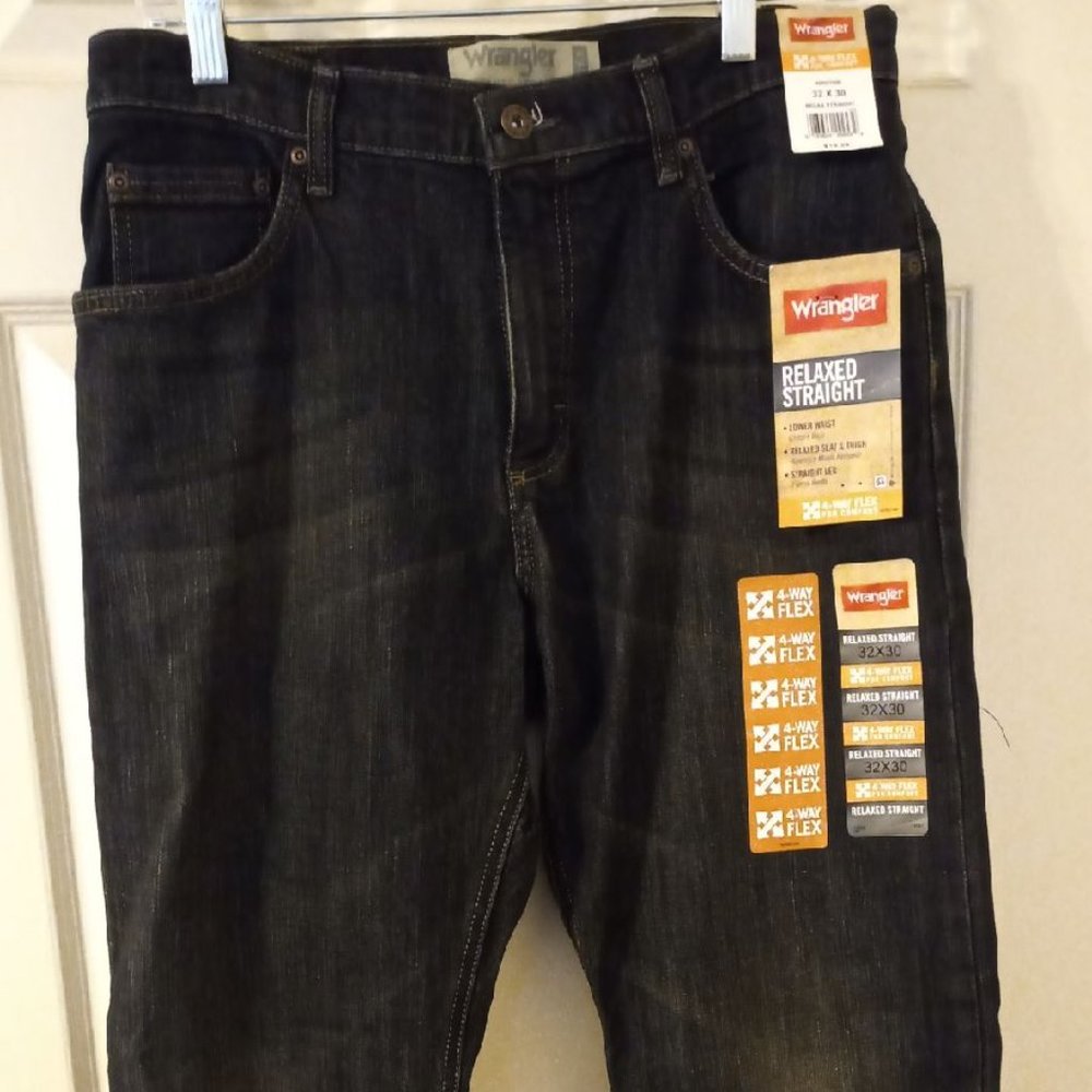Wrangler Relaxed Straight Jeans NWT 32/30